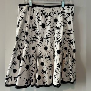 Sara Jane Women’s black white floral print skirt size 12